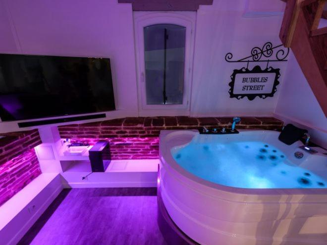 L'Antre Vue - Jacuzzi Au Chateau Belberaud المظهر الخارجي الصورة