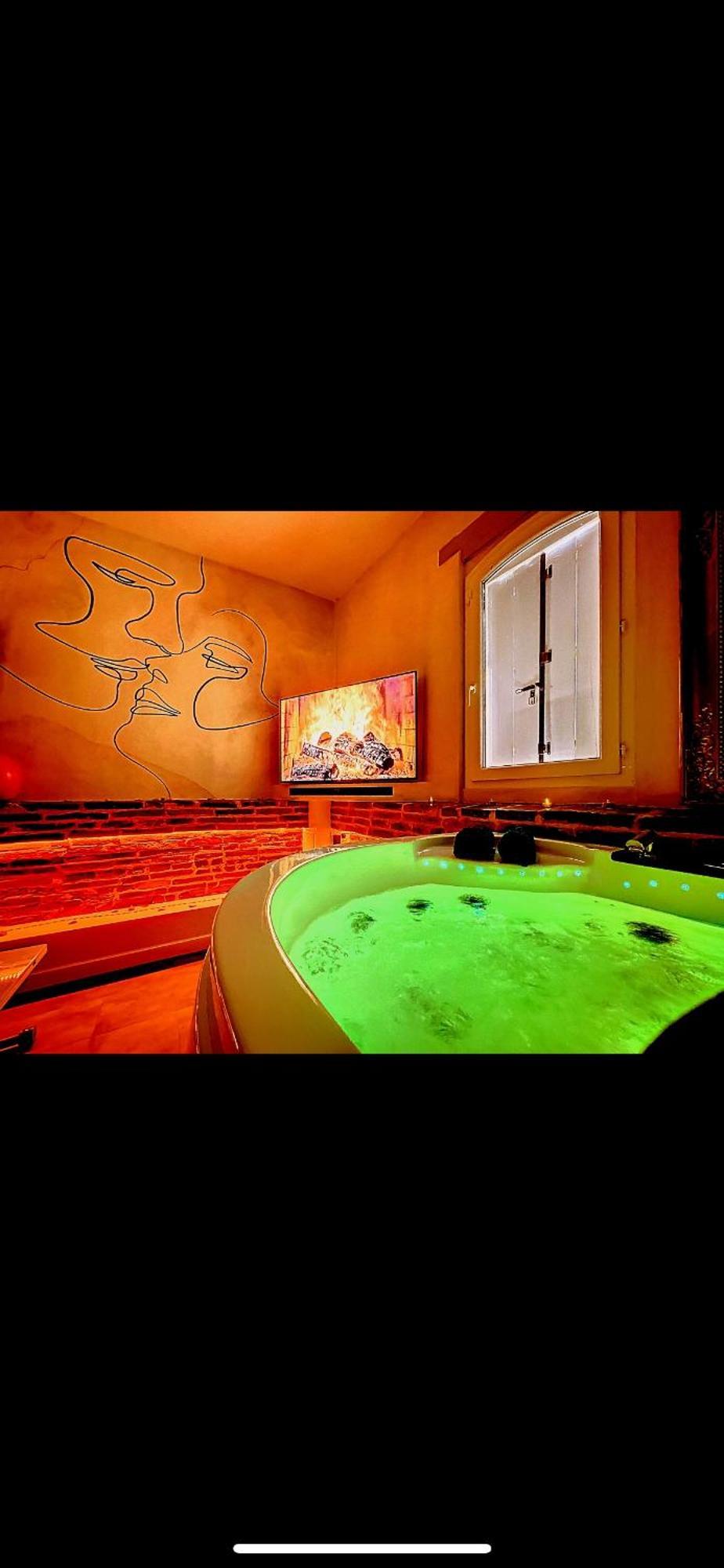 L'Antre Vue - Jacuzzi Au Chateau Belberaud المظهر الخارجي الصورة