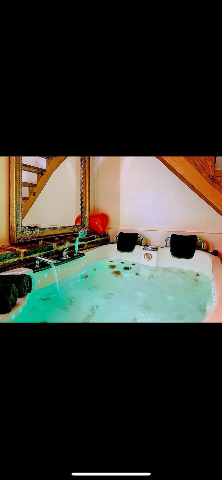 L'Antre Vue - Jacuzzi Au Chateau Belberaud المظهر الخارجي الصورة